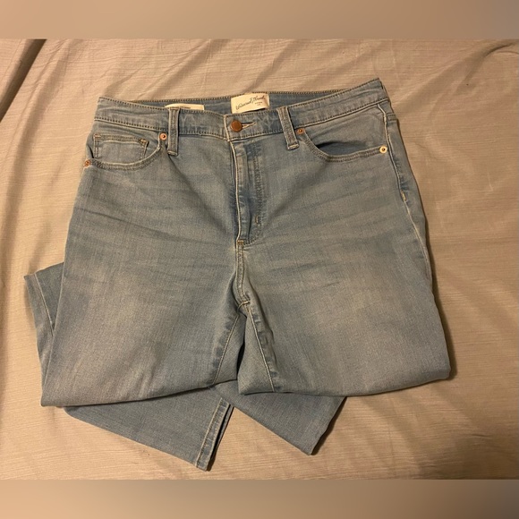SOLD‼️ Universal Thread jeans - Picture 2 of 6